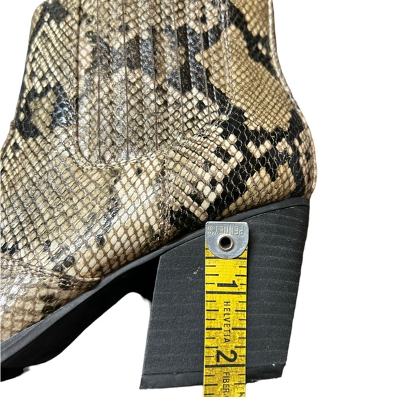 THE DROP Sia Pointed Toe tan python snakeskin Women's Ankle Boot size 6 NWOB - Picture 3 of 10